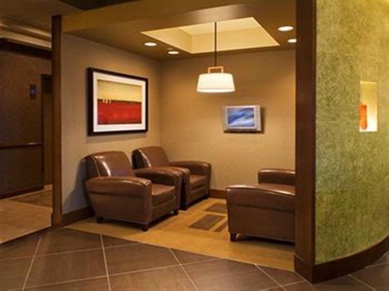 Comfort Suites Milwaukee West Buitenkant foto