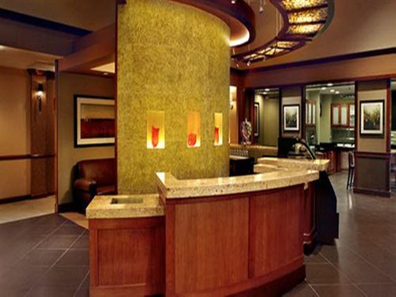 Comfort Suites Milwaukee West Buitenkant foto